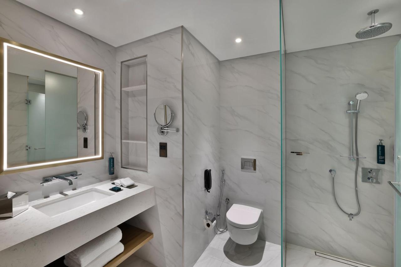 Hilton Garden Inn Dubai Business Bay Экстерьер фото