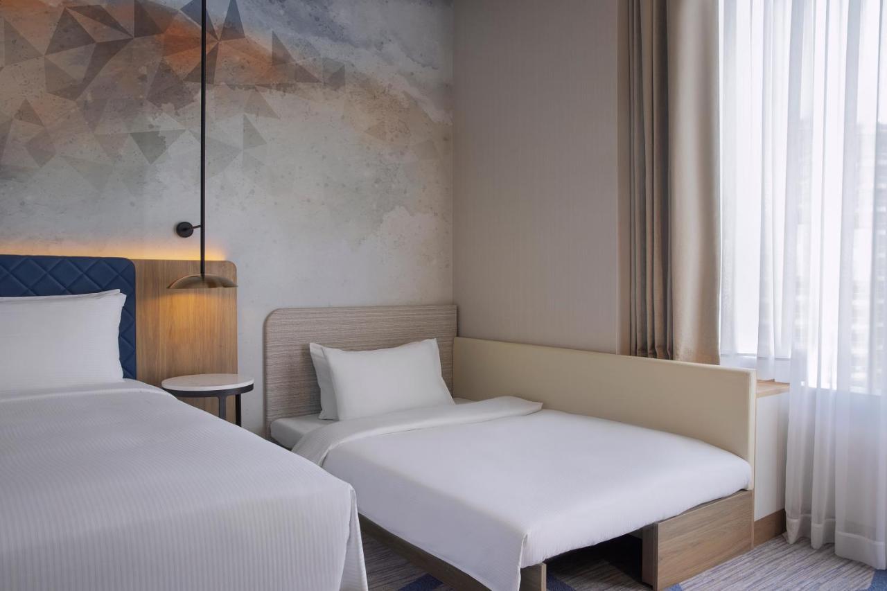 Hilton Garden Inn Dubai Business Bay Экстерьер фото
