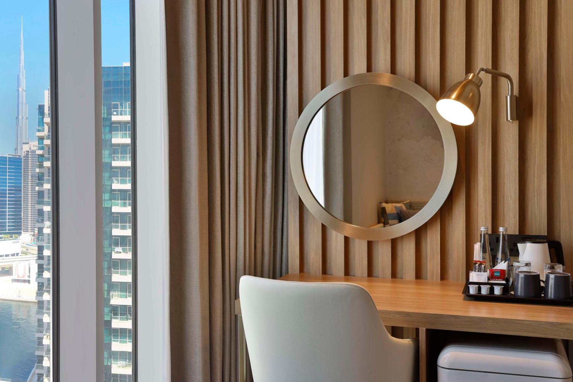 Hilton Garden Inn Dubai Business Bay Экстерьер фото