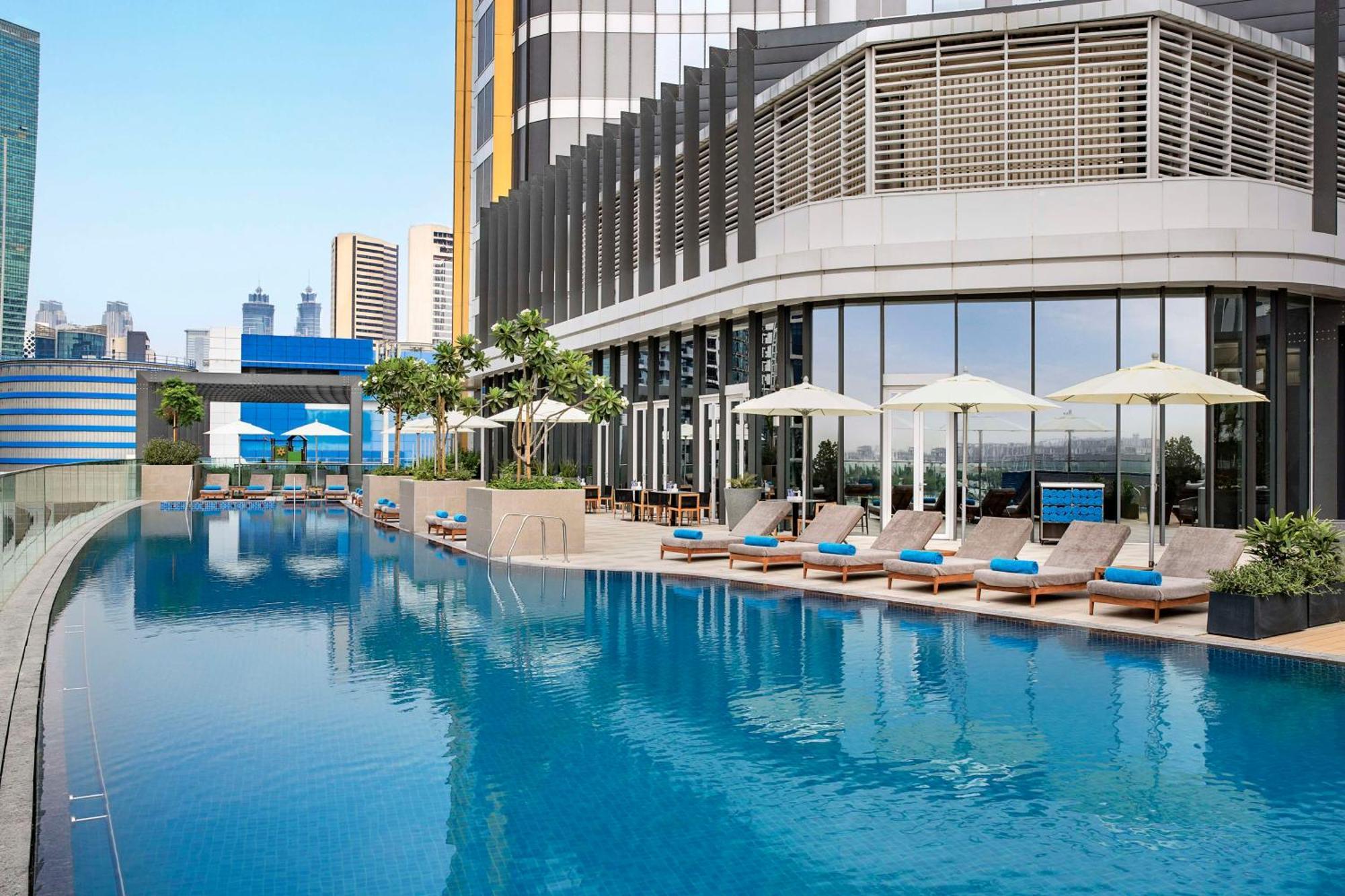 Hilton Garden Inn Dubai Business Bay Экстерьер фото