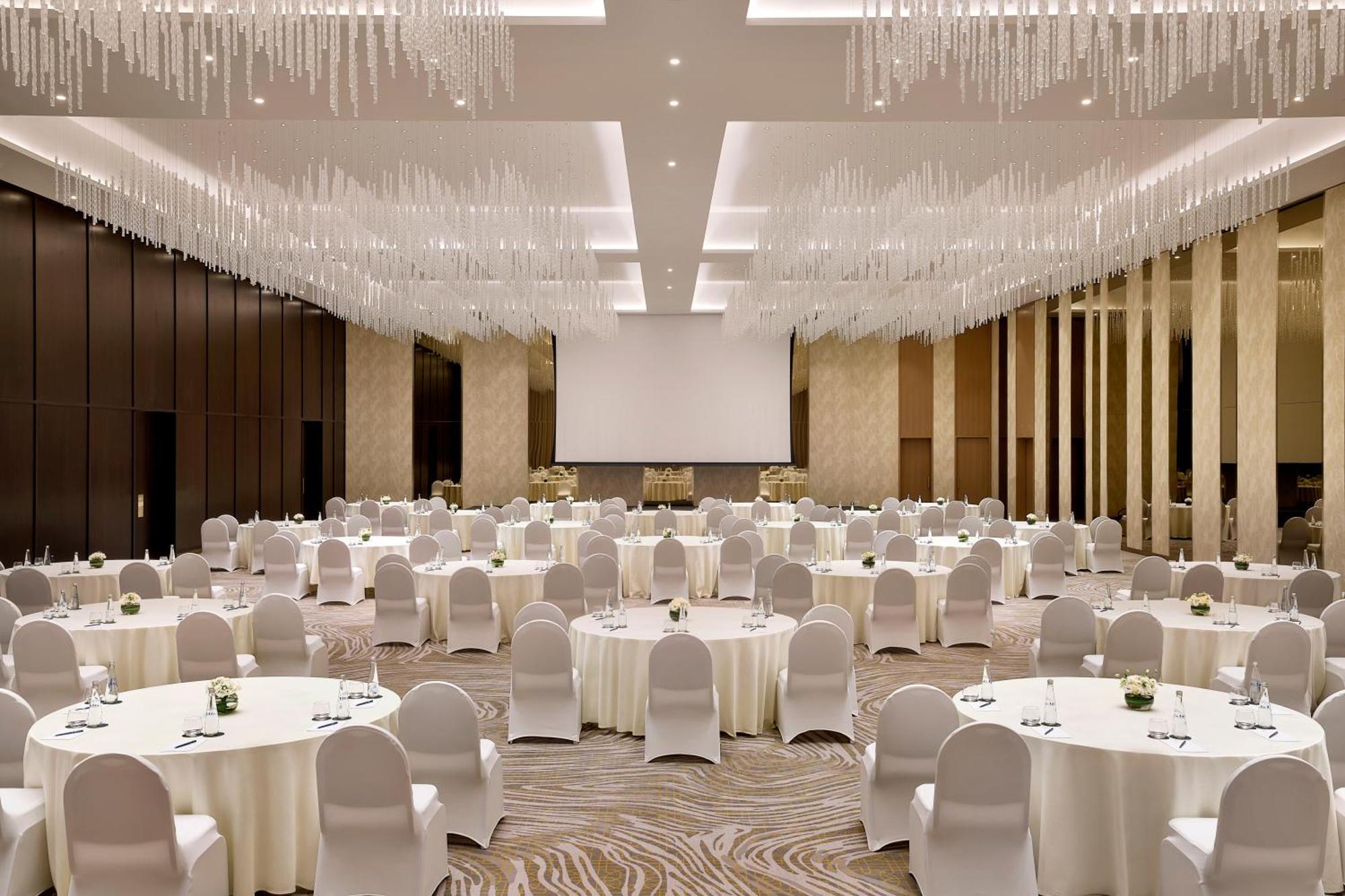 Hilton Garden Inn Dubai Business Bay Экстерьер фото